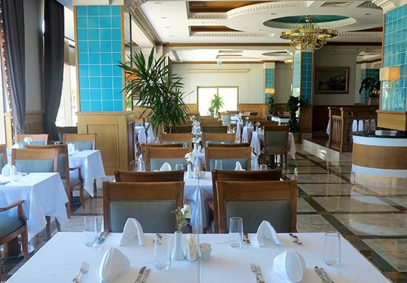 Merit Royal Hotel & Casino Karavas  ภายนอก รูปภาพ